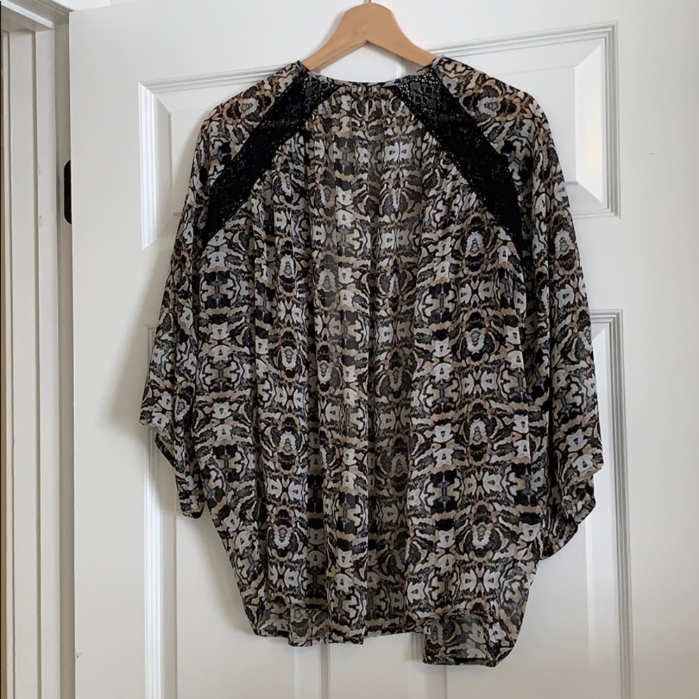 Express Lace Inset Sheer Print Kimono - Picture 2 of 6